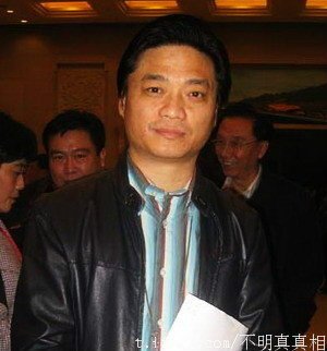 zhu0588's tweet photo. 崔永元：我把中国当下知识分子分成三类：一类叫拍案而起；一类叫洁身自好；第三类叫随波逐流。从历史角度看，最需要的是拍案而起的知识分子。现在中国的知识分子，能做到洁身自好就相当不错了。哪一次商业炒作，哪一次对消费者、读者、公众的欺骗，后头没有学者、科学家甚至院士帮忙？哪一次没有？ https://t.co/5tQfggGZPM
