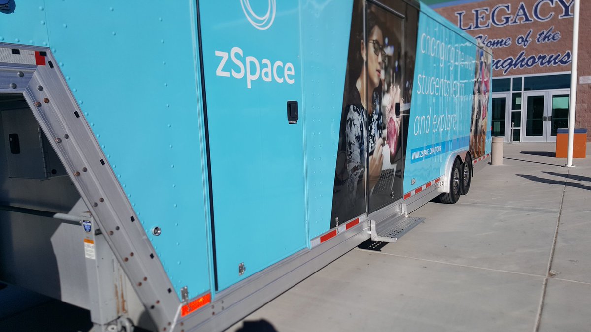 YvetteBWilliams's tweet photo. Desert Rose HS CT programs @NVWorkforce #ZBus popular stops during college&career fair @CTEinCCSD @CCDBC @ClarkCountySch #AfAmStudentSummit https://t.co/9tUL321ihd