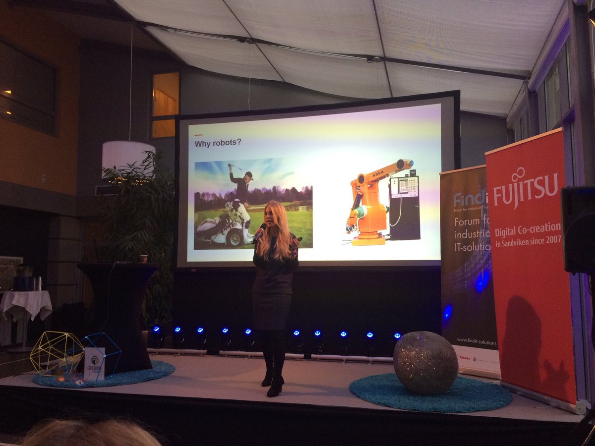 TeamFindIT's tweet photo. För att komma vidare i industrins utveckling måste vi fortsätta att jobba tillsammans med våra kunder @stimsjo #itforum2017 https://t.co/Kil4RCBWh3