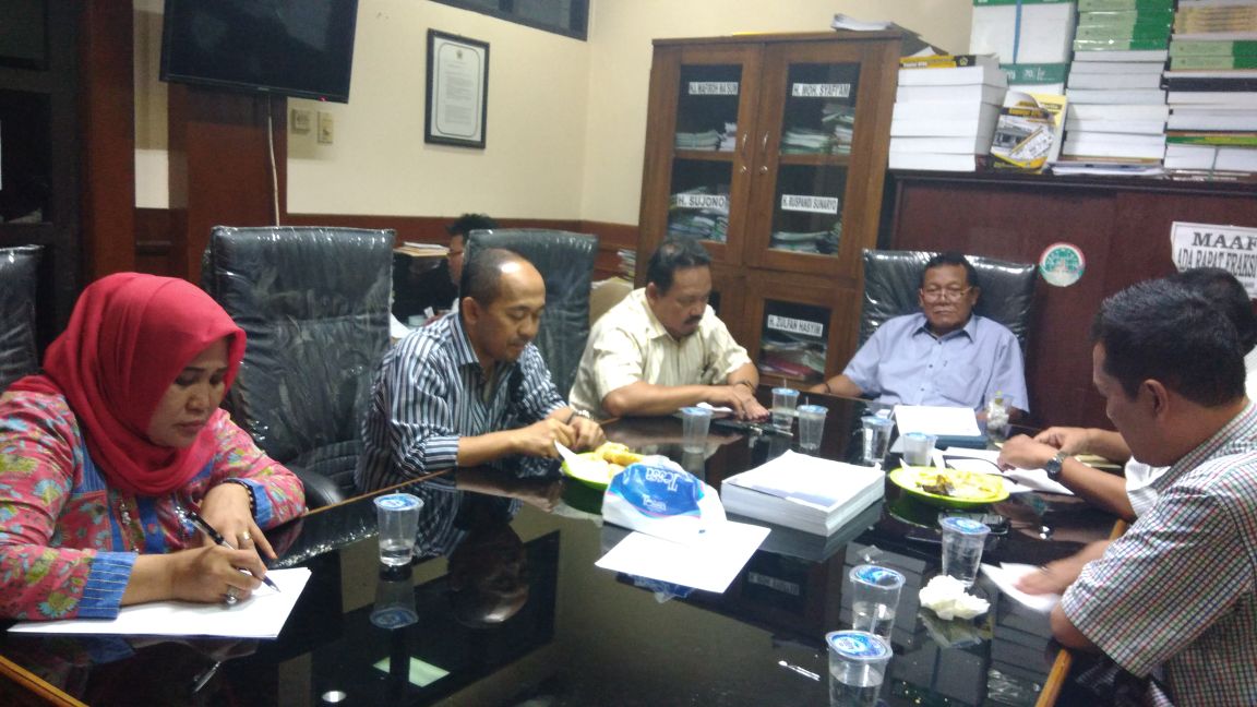 FPKBGresik's tweet photo. Rapat Persiapan Penyusunan Pandangan Akhir Fraksi thdp perubahan Perda No. 9 th 2016 tentang RPJMD 2016-2021. https://t.co/KOJQSsgw3c