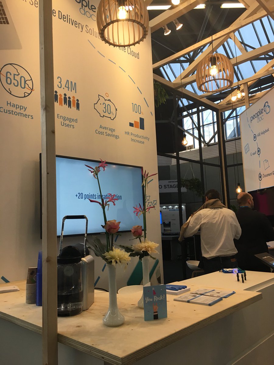 SihemBADANI's tweet photo. Merci à l’équipe @Officevibe pour ce gentil petit mot! On fait de belles rencontres @HRTechWorld :) #PeopleDoc #booth500 https://t.co/BMfe0cy6Pa