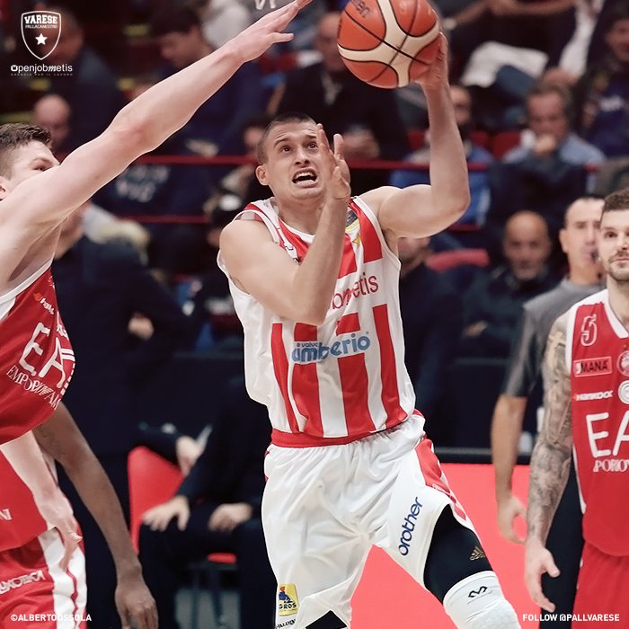 PallVarese's tweet photo. 🎂 Oggi #Avramovic spegne 23 candeline! Facciamo tutti insieme gli auguri ad Aleksa! 🎁 #HappyBirthdayAleksa! https://t.co/j5uhSsN8iE