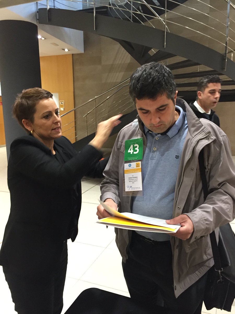 gettingcontacts's tweet photo. Identificamos a todos los asistentes con número que van a llevar apra identificar con quienes se van a reunir. #qualitynetworking #gettingcontacts #innosmart2017 https://t.co/bH7EFoDBGv