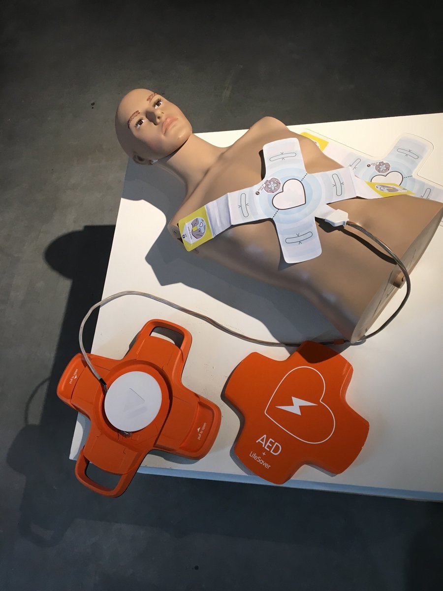 charissas's tweet photo. Op weg naar de dutch design week, dag 2. Gister naar de Embassy of health & de graduation show van de design Academy. #ddw #embassyofhealth https://t.co/oWDXDCaTxY