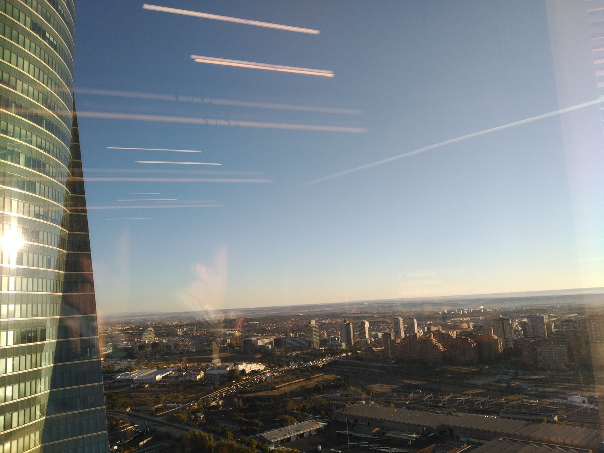 laliopardal's tweet photo. Hoy en la Torre de Cristal escuchando sobre LOPD https://t.co/3cHyTiRbJH
