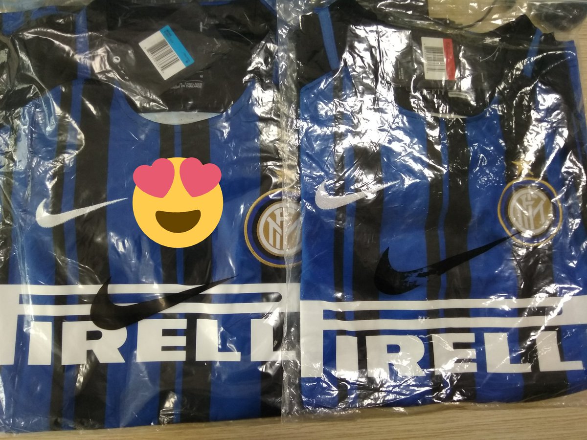 Setelah sekian lama menunggu akhirnya mendarat dengan selamat, Thanks <a href="/LGI_Store/">Merchandise Inter</a> untuk Jersey Home #Inter 2017/2018 + Bonus #ForzaInter