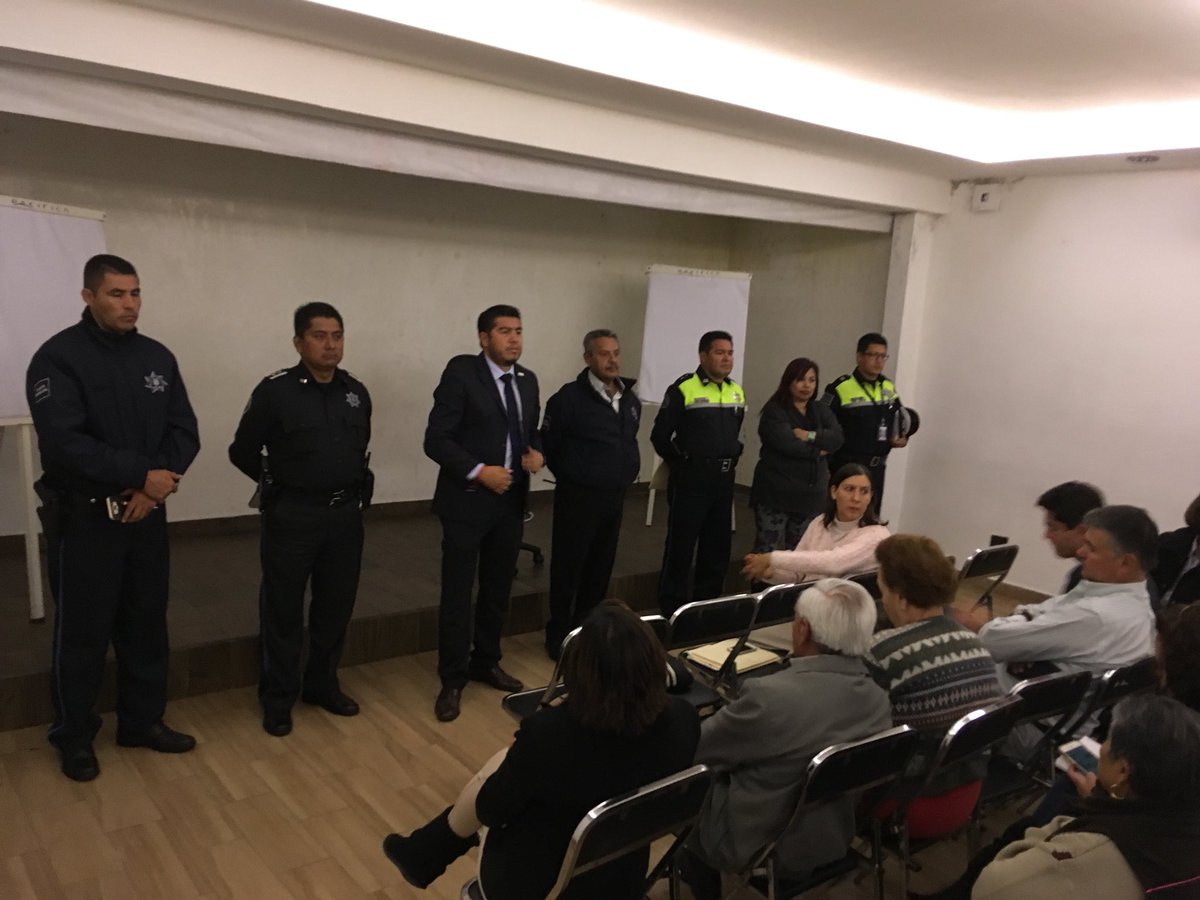 yicamendez's tweet photo. Gracias a @Manuel_AlonsoG  por atender las peticiones @anzures_vecinos Juntos trabajaremos para obtener buenos resultados https://t.co/GSYQ8ejjZR