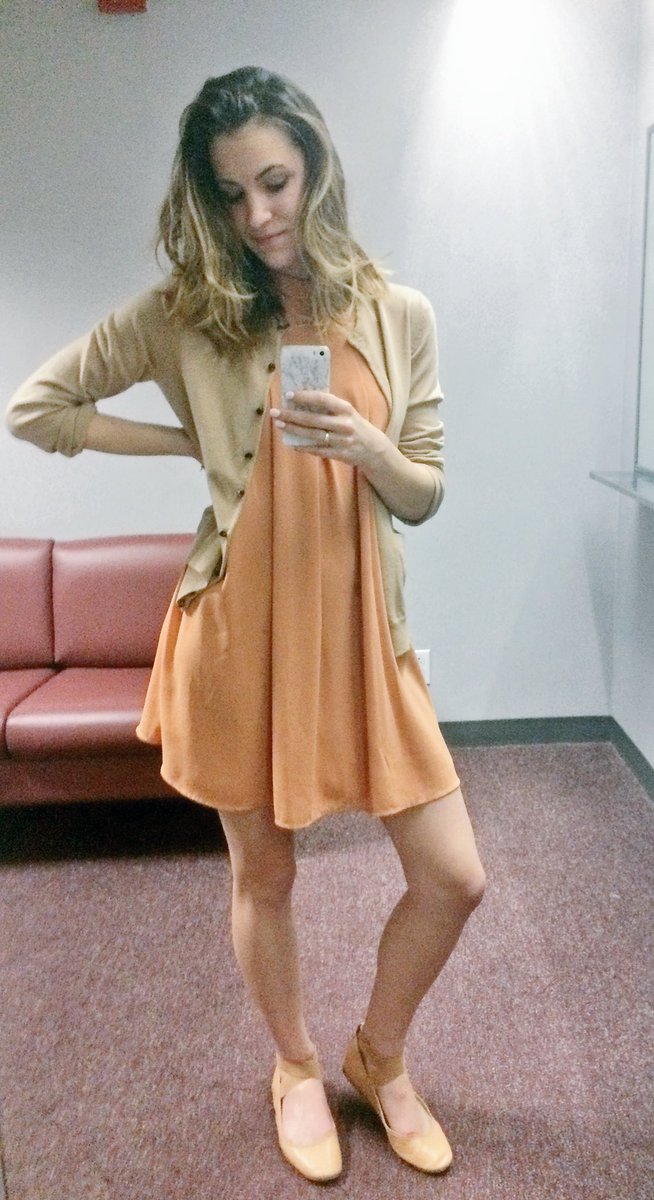 vanessainboston's tweet photo. “the bathroom mirror at work is kind of made for #ootd’s.” - every girl ever | #abmlifeiscolorful #bosblogger #calledtobecreative https://t.co/kqc2CX2YZb