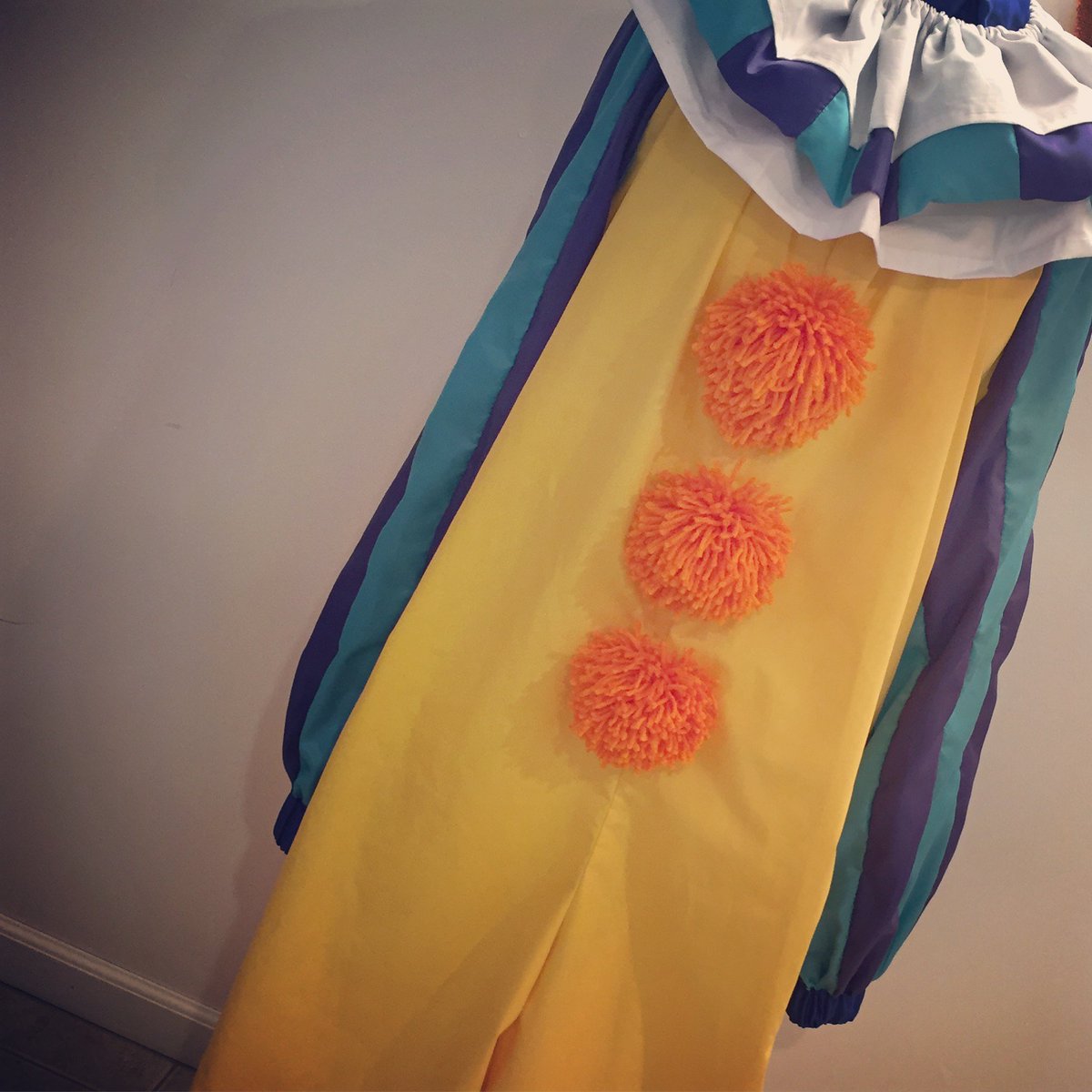 Beep Beep, Richie! 🤡 Who’s ready for <a href="/fear_con/">Fear_Con</a>!? HA HA HA! 💥
#fearcon #pennywise #cosplay #stephenkingsIT #horror #80smovie #sewingproject
