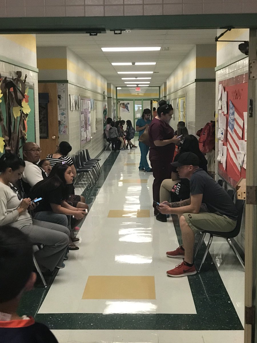 edithc_HHES's tweet photo. Great turnout at our Fall Parent Teacher conferences! Our HHES community never disappoints. #strategicdirection4 #TeamSISD #theydeserveIT🐝 https://t.co/cBvbTdtsBz