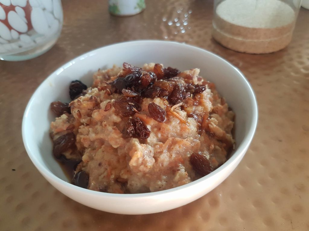 Ckitchenned's tweet photo. Ontbijt met wortel: carrotcake oats - https://t.co/84yKgdLW0a https://t.co/IbotxGkbmc
