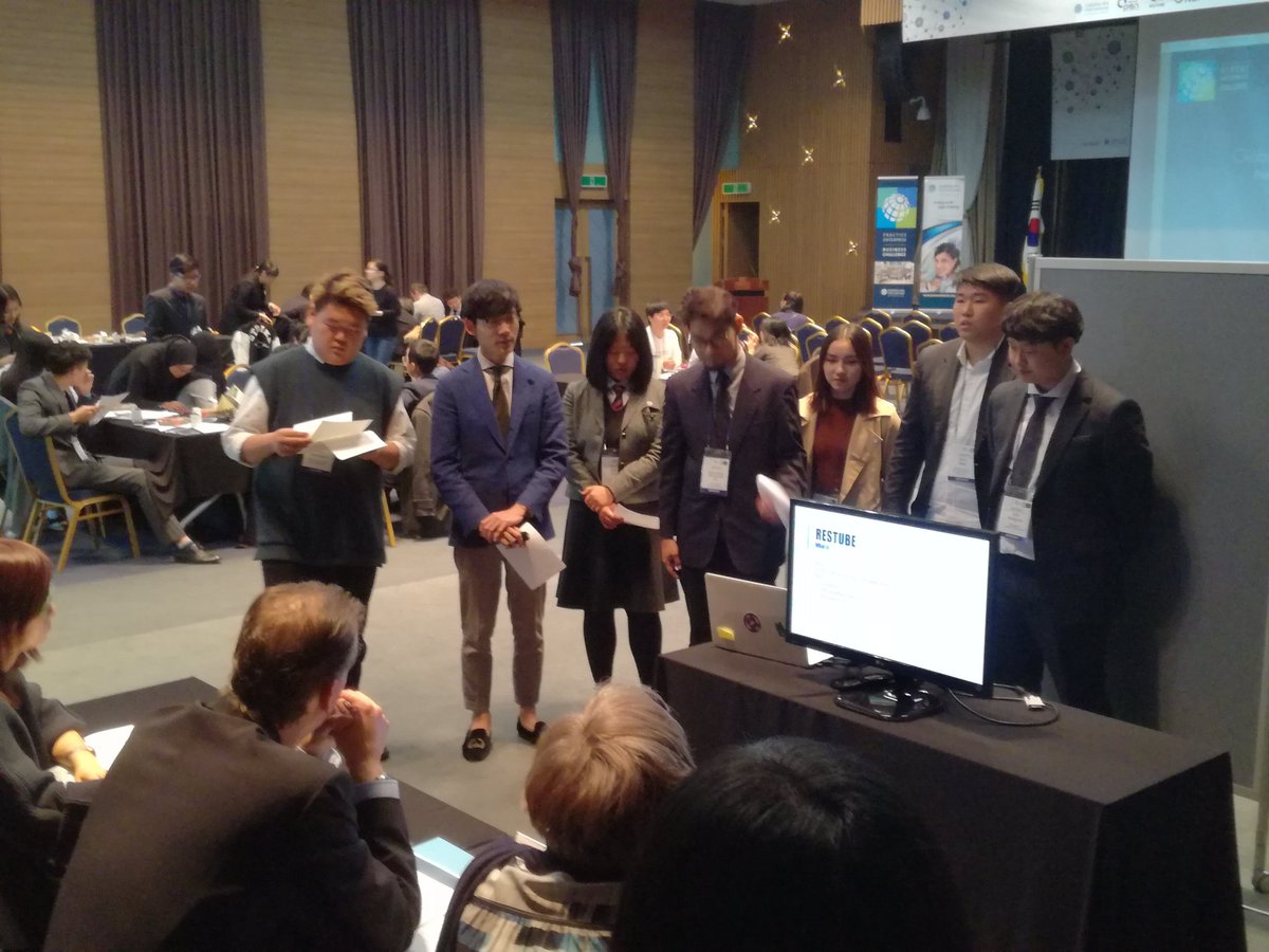 Finpec_OSAO's tweet photo. Students pitching in Global Enterprise Challange #finvet #osao #europen #finpec https://t.co/Jq3itAhWOH