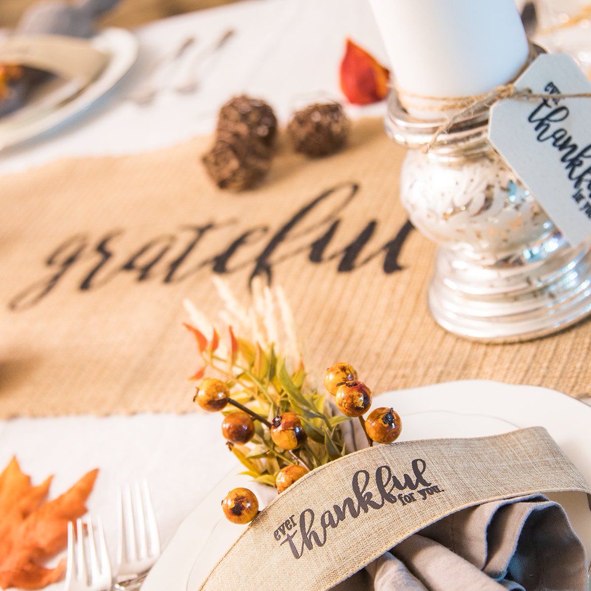 MadeWithJoy1's tweet photo. All you need is a few small words. Use Chalk Couture transfers &amp; chalk, to turn your Thanksgiving table into Wow 💕 So simple... so pretty https://t.co/fO60n6mBp0