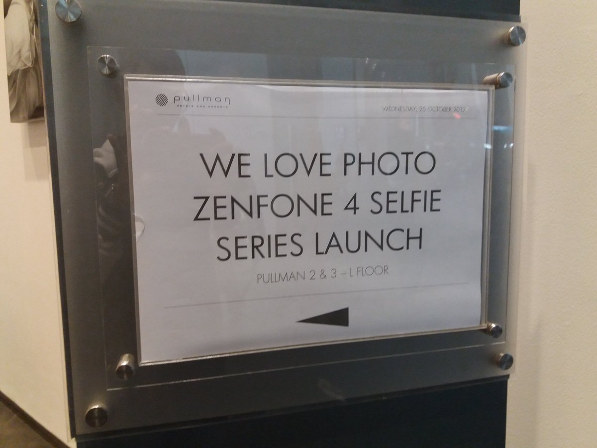 eko_pemimpi's tweet photo. Kepagian euy di acara #ZenFone4SelfieID . Blm ada siapa2. Jdi nongkrong with #zenfansid https://t.co/G6Dv81wWXS