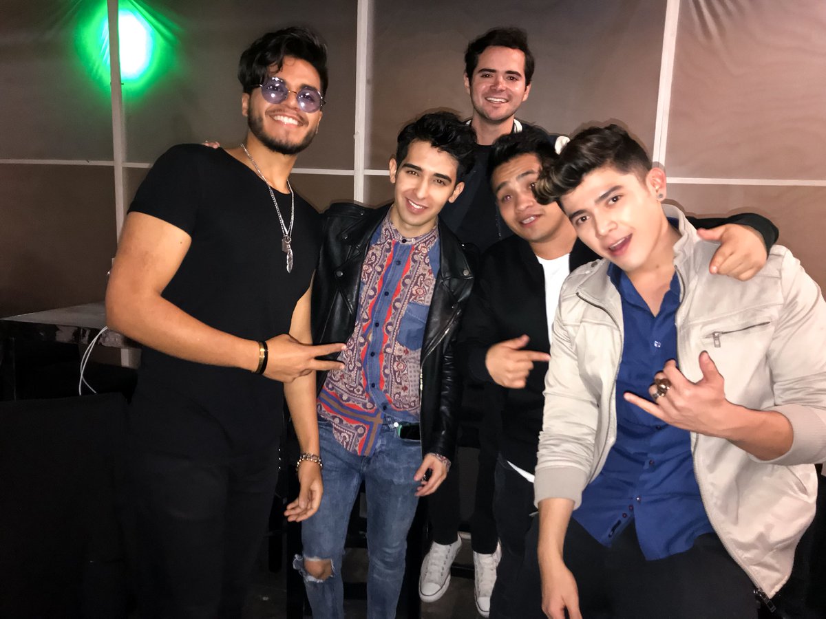 Israelcapetillo's tweet photo. Puro rockstar #Aniverzero 🔥 https://t.co/zCqn0wDHCc