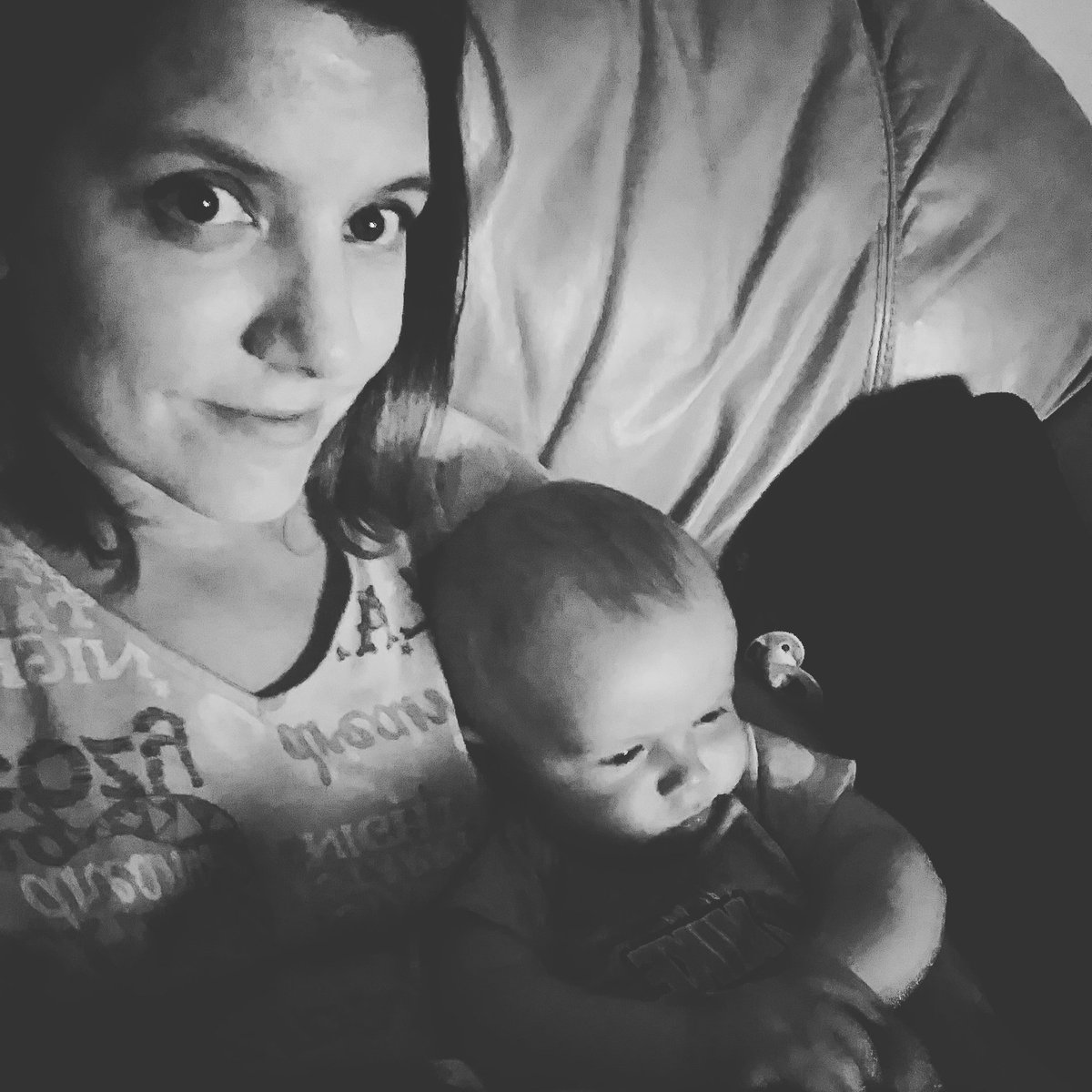 AlonnaKindle's tweet photo. Watching Texas Chainsaw Massacre with me and asleep 15 mins into it https://t.co/5IOq49Kukq