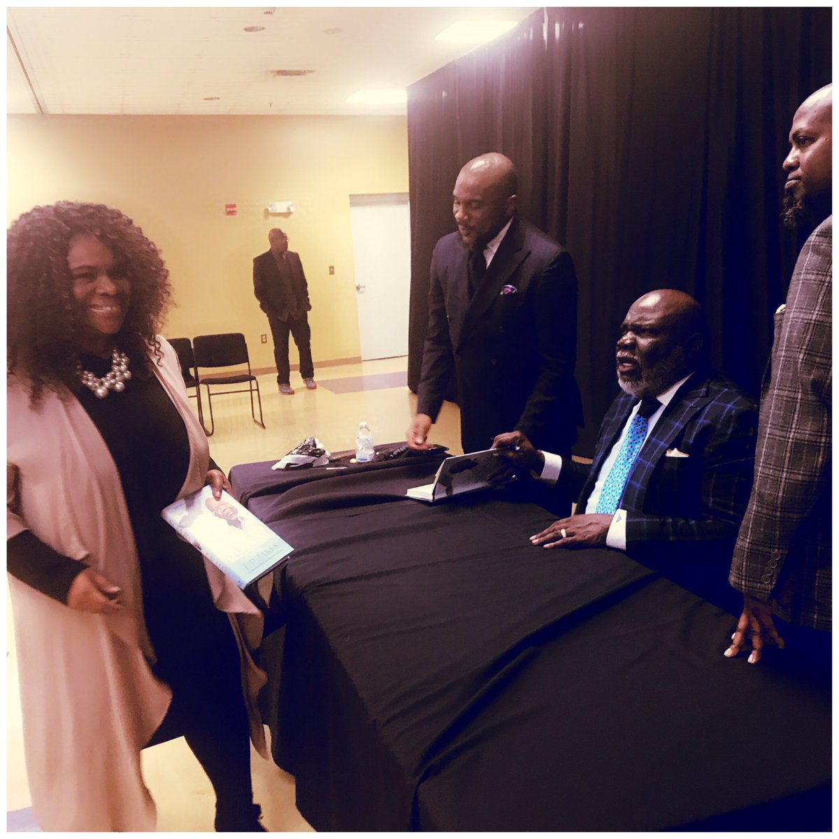 YESBuilds's tweet photo. Great word from @BishopJakes #Soar #Soarbook Looking forward to reading the book. #entrepreneurship #innovation #Mindset #faithinaction https://t.co/1NuMVCCoF0
