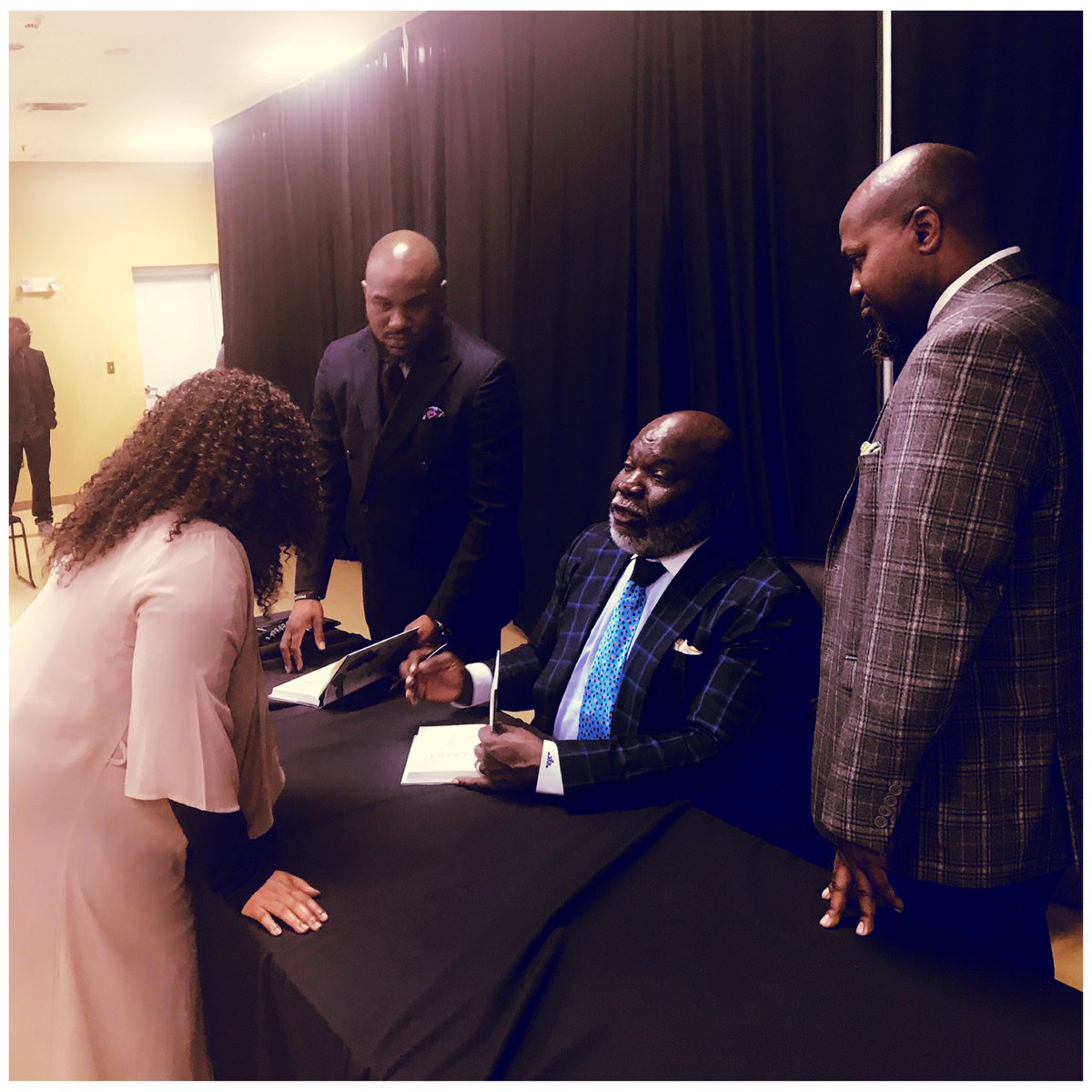 YESBuilds's tweet photo. Great word from @BishopJakes #Soar #Soarbook Looking forward to reading the book. #entrepreneurship #innovation #Mindset #faithinaction https://t.co/1NuMVCCoF0