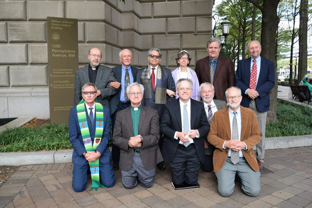 SECARE1's tweet photo. Religious leaders take a knee for Creation @EPA @EJinAction #prayforEPA https://t.co/jyC1RxOQHM