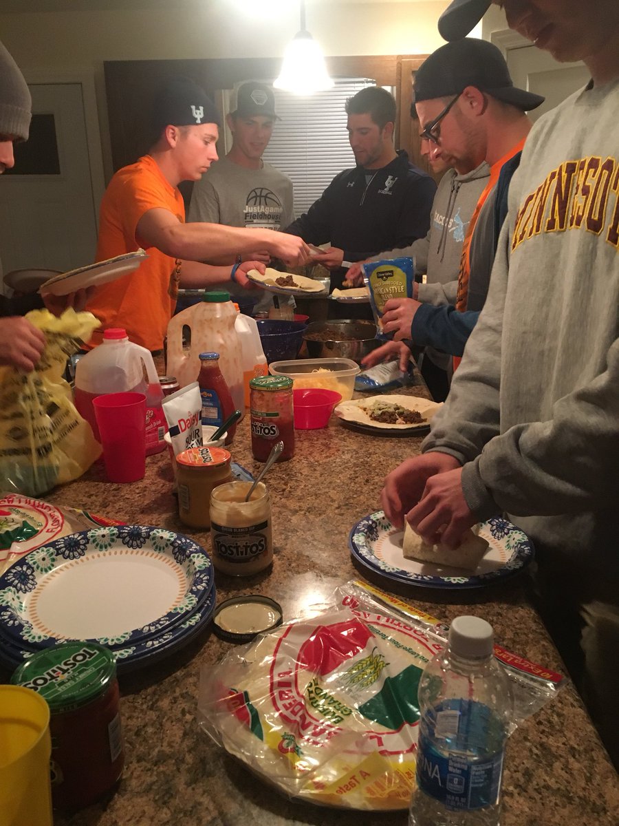 UIUTacoTuesdays's tweet photo. Even though @Casey_Zarr hit us with 45 minute tortilla delay, the inaugural #107TacoTuesdays was a smashing success 🌮 https://t.co/1ZgN48xyjO