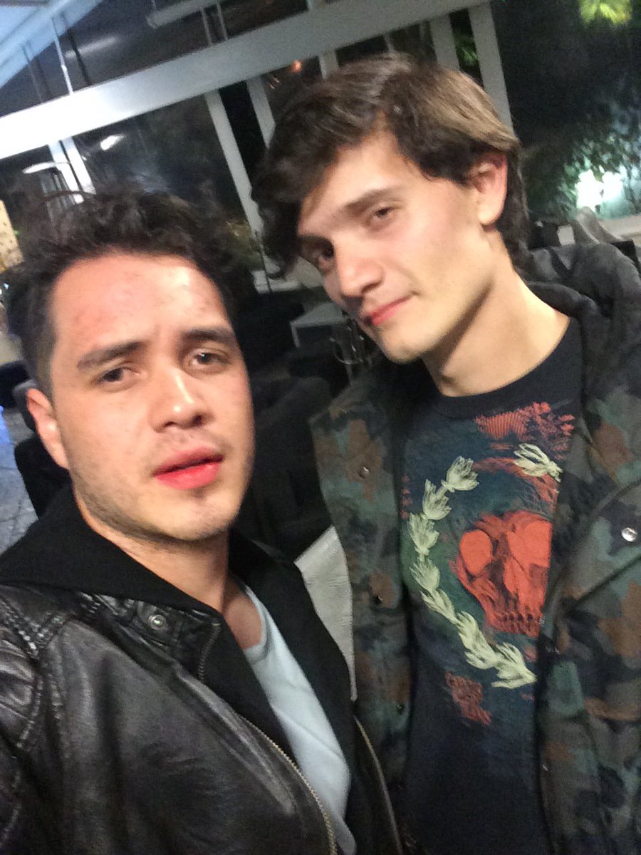 oclockband's tweet photo. Vamos súper bien en las views! Gracias por todo niñas 😍❤️😍❤️ #aniverzero @andresibarra_r @alandelsordo 
Gracias por la invitación !! https://t.co/ukIpSNweJd