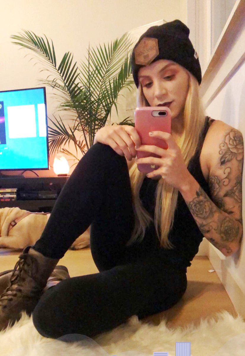 brookesturdz's tweet photo. Follow @bbymvvn https://t.co/QGr57tGadx