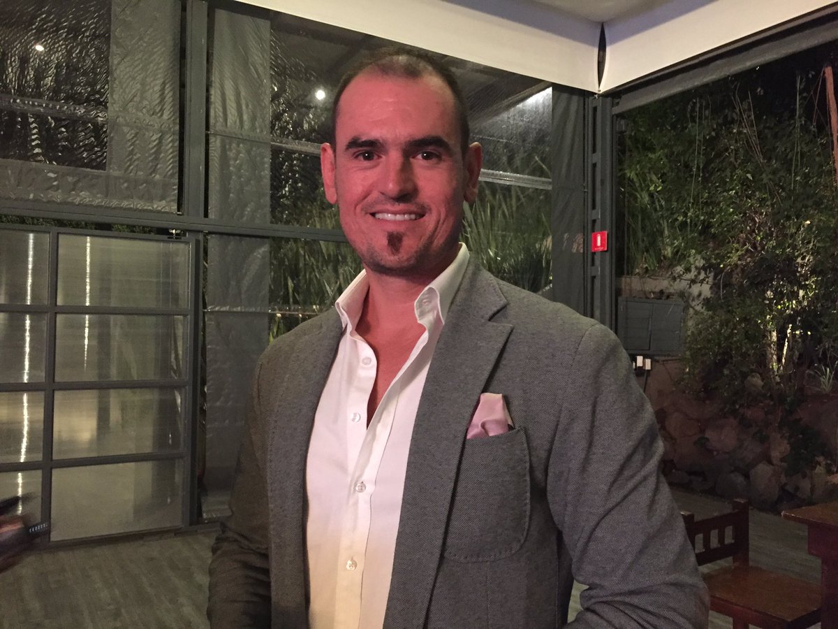 ChelaReportera's tweet photo. En noble causa @cuerdarosa @paolongoria y @jorge_cantu3 en Cena de Gala prodamnificados del terremoto del 19 de septiembre. @ESPNmx https://t.co/Rhked9YXAM