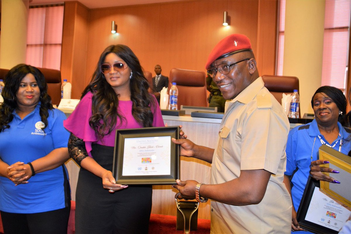 UNICLagos's tweet photo. @Realomosexy receives 'SDGs Champion' award from @ossap_sdgs @SolomonDalung presents at UN Day event in Abuja. #UNDAYNG #Action4SDGNg https://t.co/gOwxSSSy68