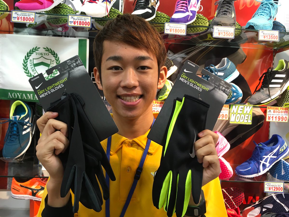 ステップスポーツ仙台店 こんにちは 大人気 ナイキグローブ入荷致しました 厚すぎない生地で使いやすいのでお勧めです 早い者勝ちですのでお早めに
