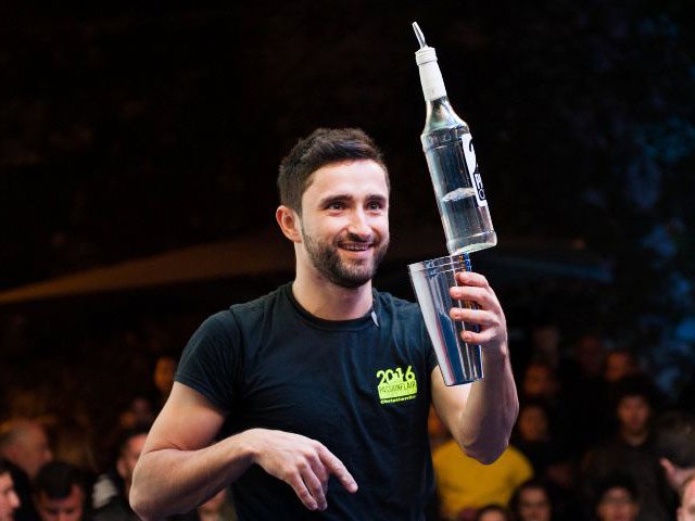 PlanetMixer's tweet image. Successo per #AlexanderShtifanov a #HostMilano,guarda la performance di uno dei migliori #flairbartender al mondo
mixerplanet.com/mixer-educatio…