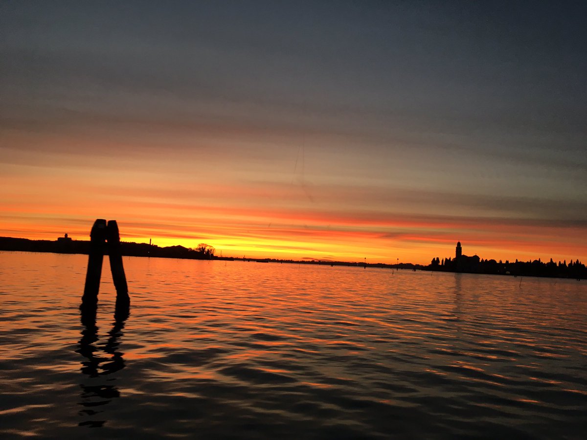 chiarazaniol's tweet photo. Buongiorno così #nofilter #venice #murano #sunrise https://t.co/c7tGD9JLbv