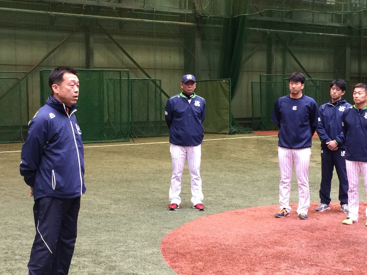 東京ヤクルトスワローズ公式 On Twitter 本日の練習前 田畑コーチが選手に向けて挨拶しました 一生懸命頑張っていきましょう コーチ契約についてはこちら Https T Co 20txpdtzkb Swallows