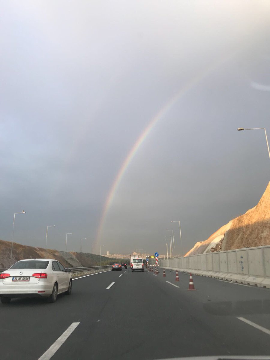 #günaydın #İstanbul bugün yağış beklentisi var, yanınıza şemsiye almayı unutmayın 🌂 ☔️  🌈
