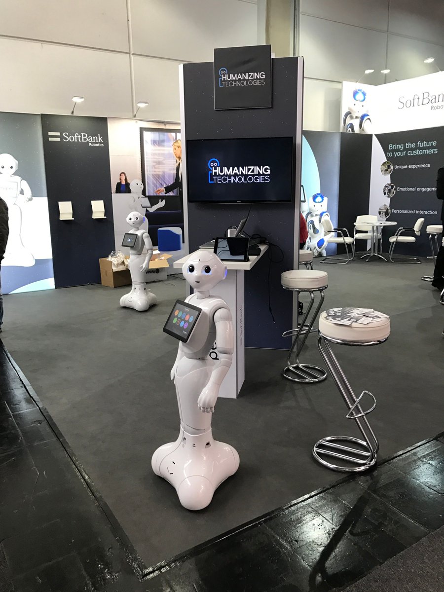 Humanizing411's tweet photo. #Pepper says #GoodMorning with a #Throwback from #Cebit2017. #Robots #Robotics https://t.co/KJRsDlaXbT