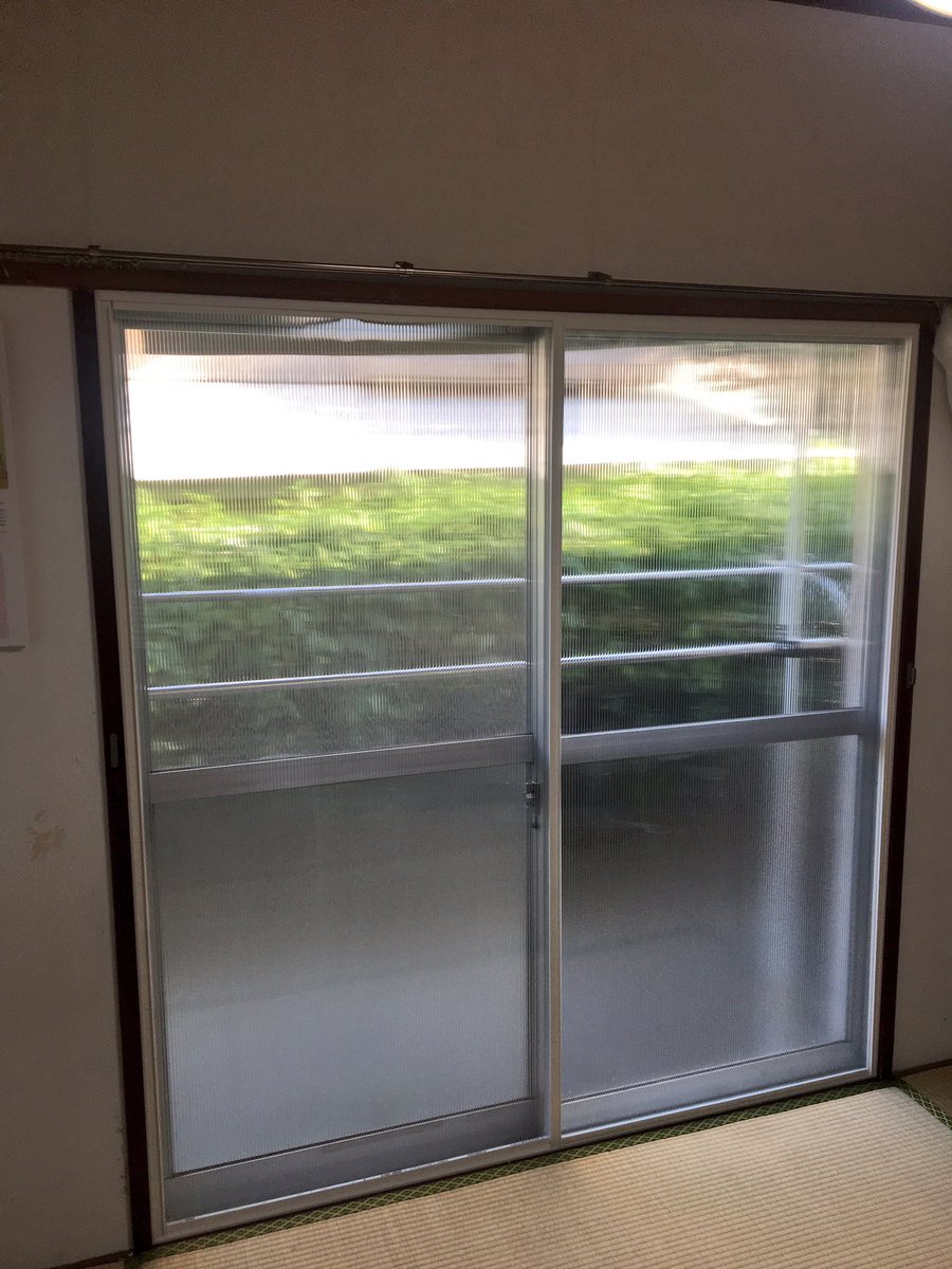 たーくさん En Twitter 毎年寒い時期は和室掃き出し窓の結露が酷く カーテンがカビたりしていましたので 簡易内窓キットを買って来てdiyしてみました もう直ぐ結露の時期です 効果が楽しみ