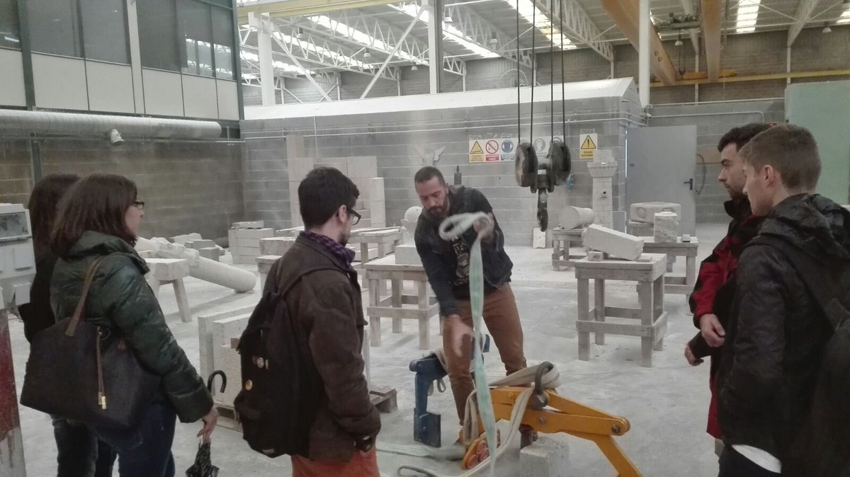 Para restaurar compre saber como traballan os artistas, por iso os alumnos de #restauración de Escultura foron visitar a Escola de Canteiros