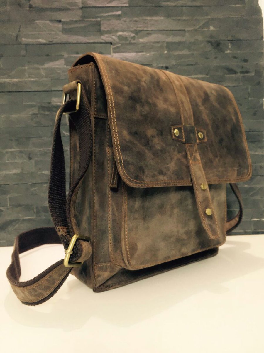MSLEATHER3's tweet image. laptop bag 
Mobile &amp;amp; whatsaap no :+91 9555836593
                                       +91 9311781739
Email : msleather93@gmail.com