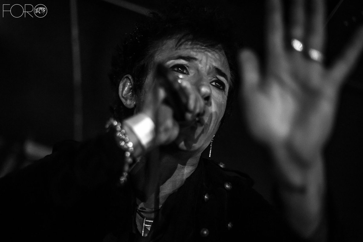 BizarroCafe's tweet photo. @txarlicue #TxarlyUsher con un emotivo concierto en #ForoBizarro. Galería completa 👉 https://t.co/mqPhQXyJZ1 https://t.co/JZXut5TTaV