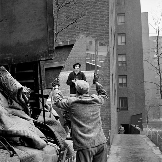 womensart1's tweet photo. US street photographer Vivian Maier (1926-2009), Man with mirror, self-portrait, (Undated) #womensart https://t.co/ZtsUHLACFa
