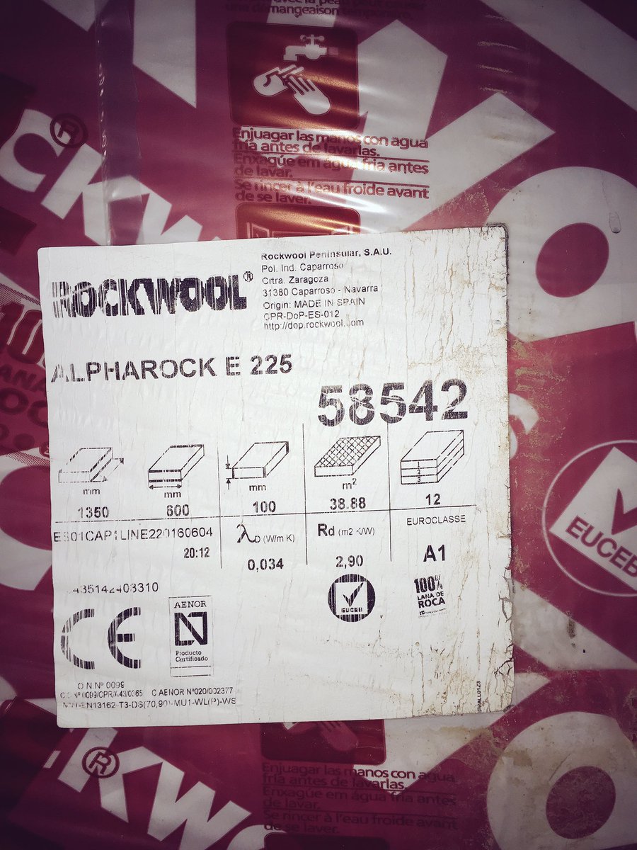 MillanGrau's tweet photo. Características del aislamiento de fachada (2 capas de 10 cm) #passivhaus #casaplatas #aparejador #rockwool #alpharock https://t.co/Hv1Vx2uPAn