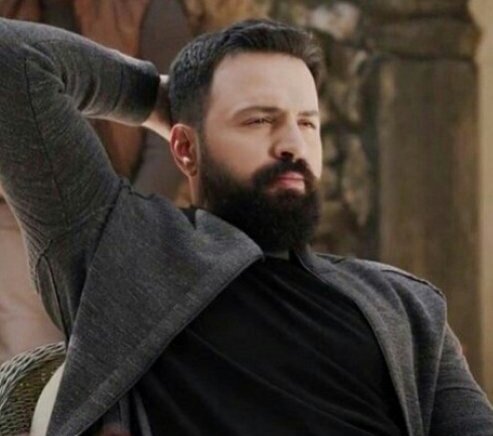 السعادة: هي أن يكون لديك شخص ..
يخشى عليك من الألم ويجعلك في اول اهتماماته.. ويصغر،حجم مشاكلك
ويخبرك بأن لا شيء يستحق حزنك..
#كن مختلفا