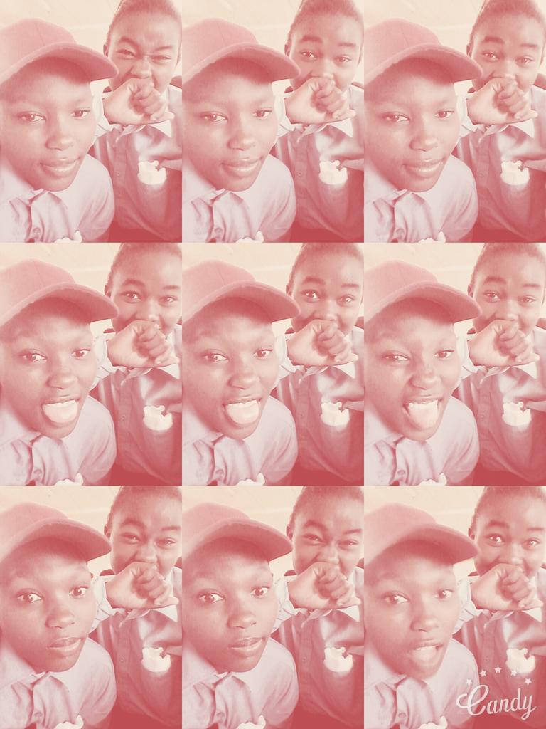 ThubelaM's tweet photo. School vibes...#fifiy nor Leeshy https://t.co/f0eW2m0YRg
