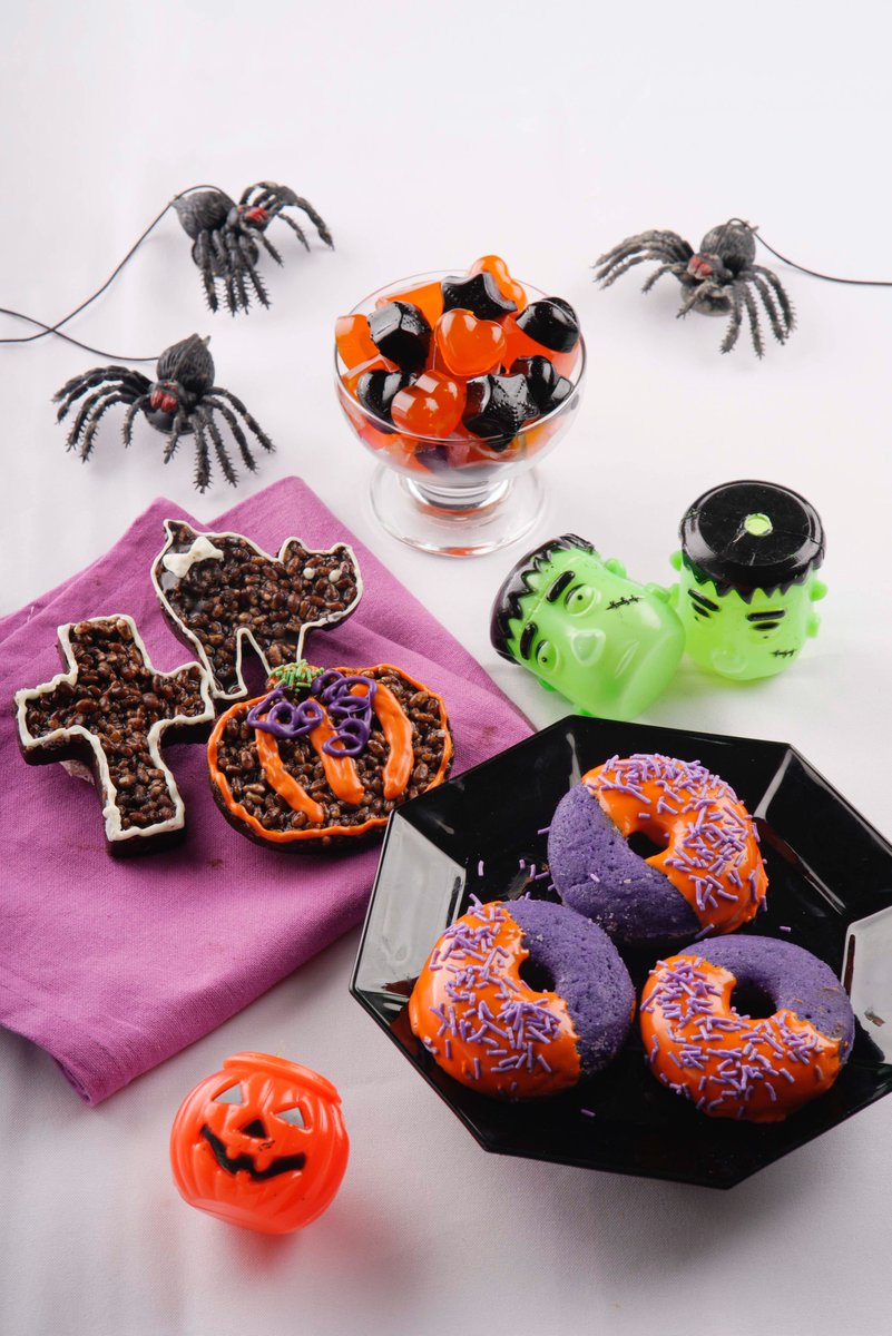 Homemade ghoulish goodies! Get the recipe here: womantoday.ph/2017/10/23/hom…
#Halloween2017 #Partytreats