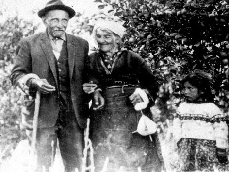 Cenk_Coruh's tweet image. Beni hor görme kardeşim
Sen altınsın ben tunç muyum
Aynı vardan var olmuşuz
Sen gümüşsün ben sac mıyım
#AşıkVeysel123yaşında