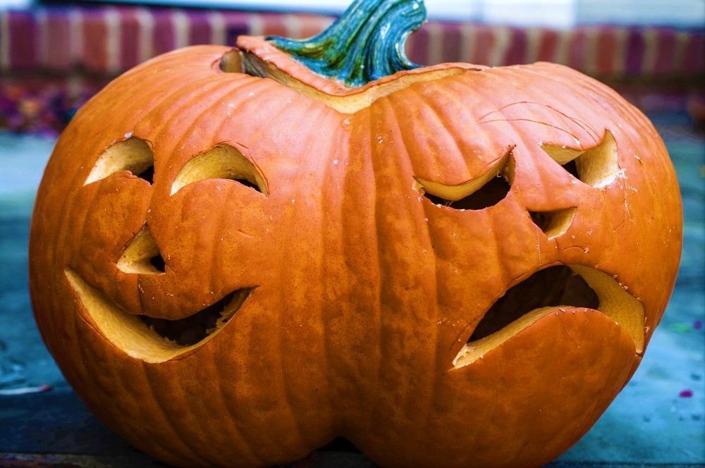 MoneyMagpie's tweet photo. Do you think Halloween is fun or just another way to use up your hard earned money? #TellUs #MoneyQuestion https://t.co/OwkoOnDGqN