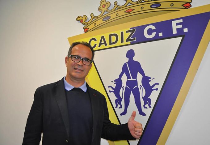 📢 ¡Sorpresón para el cadismo! Cervera renueva con el Cádiz dos temporadas dsmrq.es/ccf48669