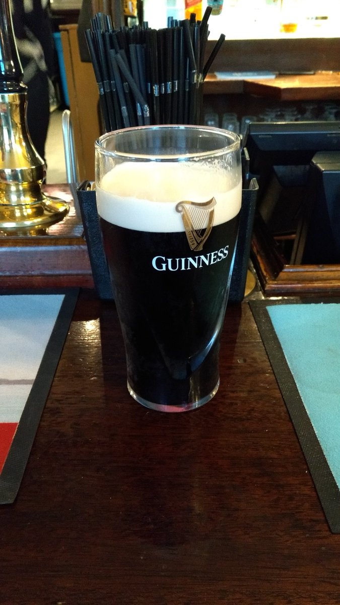 thebeermole1's tweet photo. Excellent Guinness at the Woodman.....hic ! https://t.co/XfQEAtaHKm