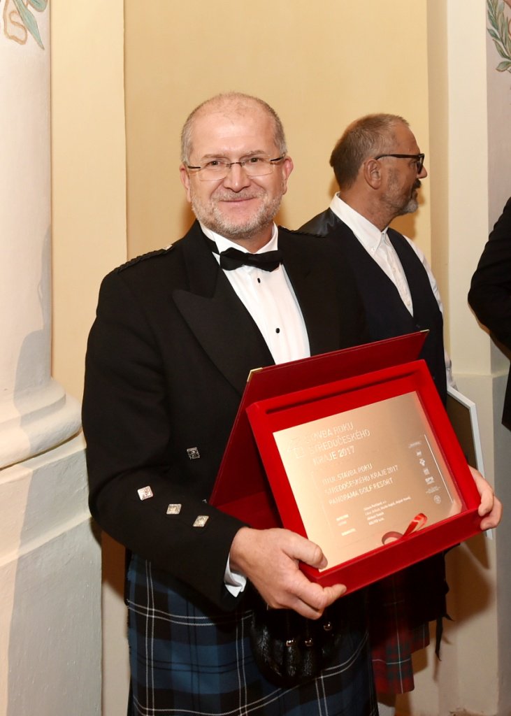 golfereu's tweet photo. @LiborJirasek  včera převzal hlavní cenu soutěže Stavba roku Středočeského kraje 2017! Všem děkujeme za podporu. https://t.co/wE0WF4YXtY https://t.co/qjpNnqqJb4