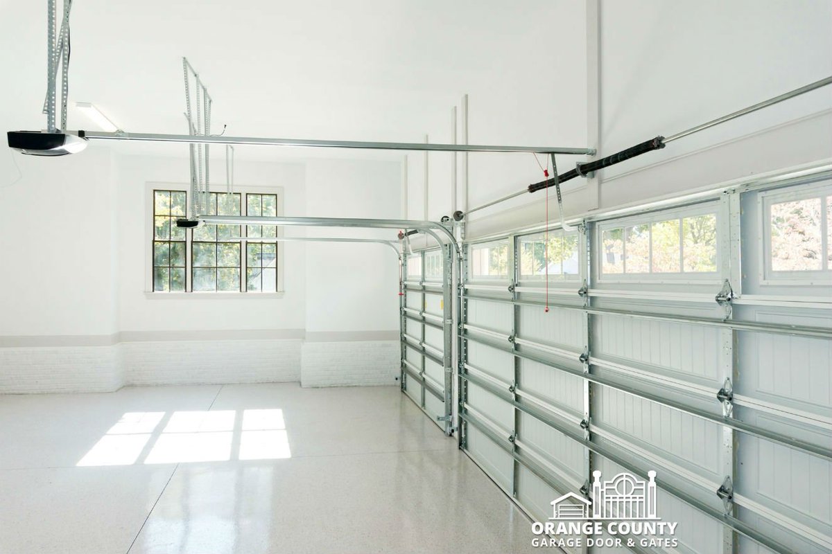 garage_county's tweet photo. Here’s a guide from #OrangeCounty #Garage on the benefits of a garage door opener backup battery. https://t.co/WyebM7GecB #OC https://t.co/93Od3FEBDE
