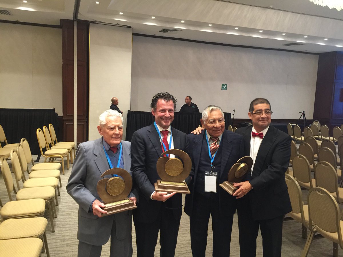 diabeticfoot1's tweet image. It was an honor to receive this award for my ten years cooperation with Lat Am among such famous colleagues